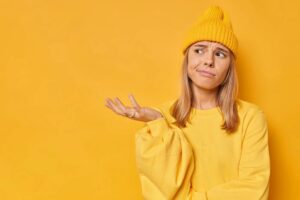 Une femme est perdue face à tous les compteurs d'énergie disponibles en Belgique
