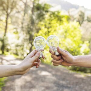 2 lampes l'une contre l'autre